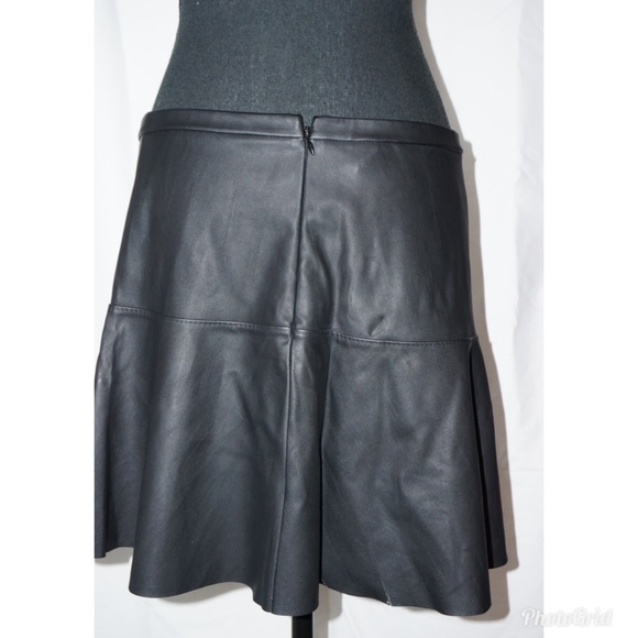Faux leather mini skirt - Picture 2 of 5